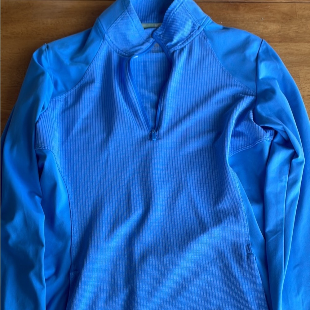 womans adidas small shirt